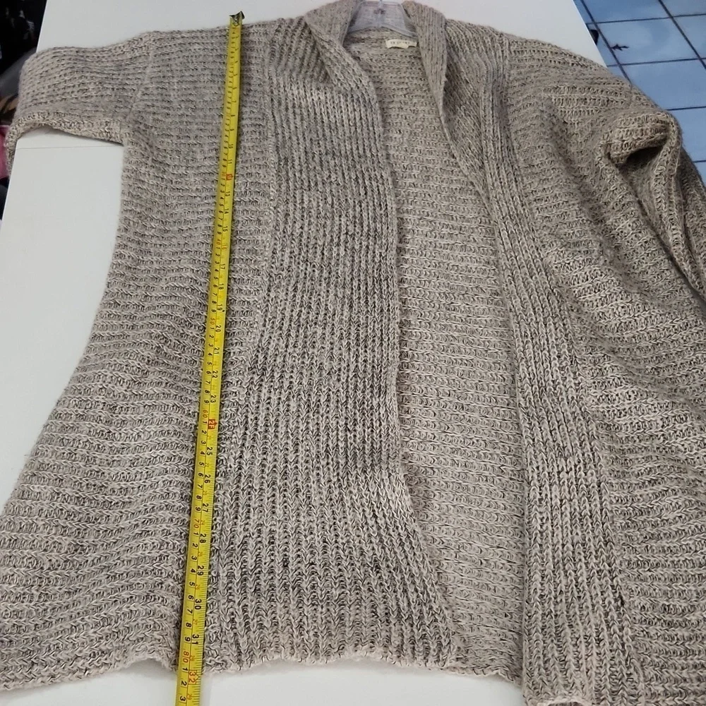En Creme Cardigan Sweater Womens Size L Knit Tan ish has some fuzzies